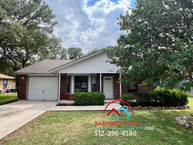 Photo - Available Early July: 3 Bed 2 Bath House with Garage-Recent Updates