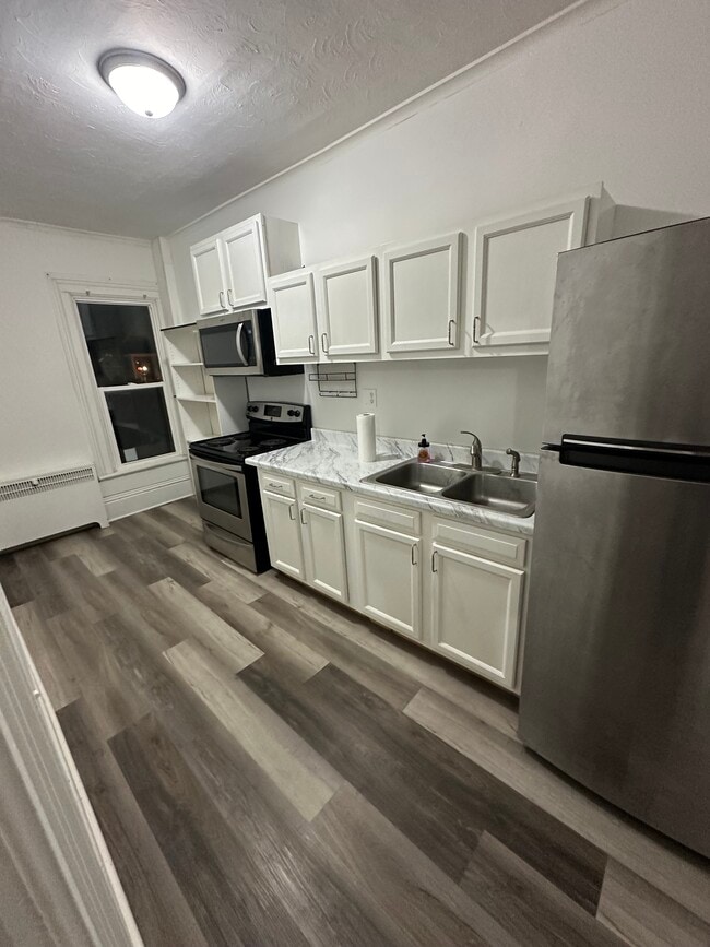 Building Photo - 406 E Broad St Unit Apartment 1