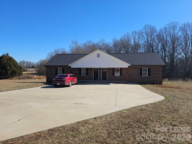 Building Photo - 179 Glen-Gar Dr