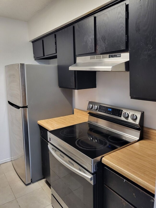 Photo - 1720 Justin Lyn St