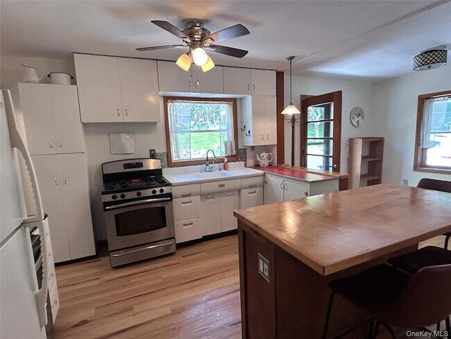 Photo - 4 Petticoat Ln