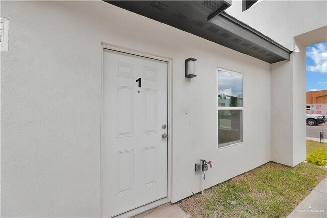 Photo - 18 E 24th St Unidad 1