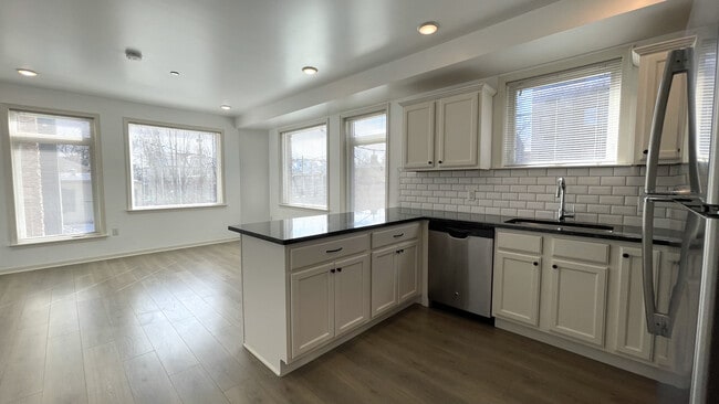 Photo - 4539 Mitchell Street