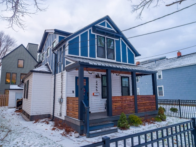 Photo - 2465 Tremont Ave