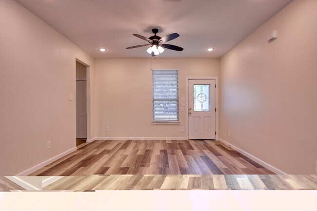 308 N Goodman Ave