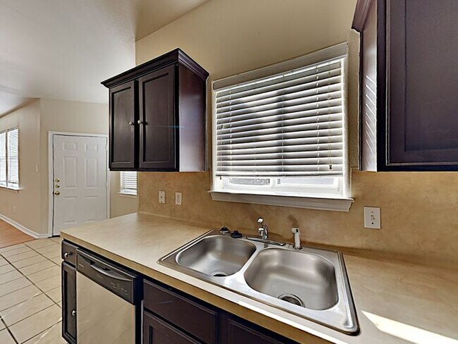 Photo - No Application Fees* $500 off 1st Months R...