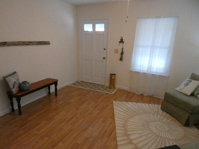 Photo - 930 Bryant Ave