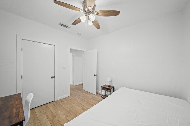 Photo - 701 28th St Unit B