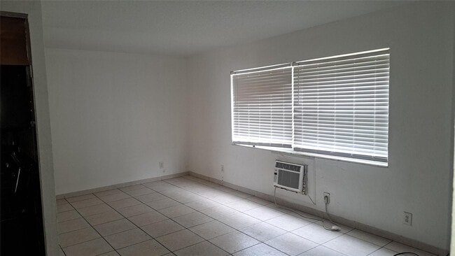 Photo - 925 S K St Unit 4