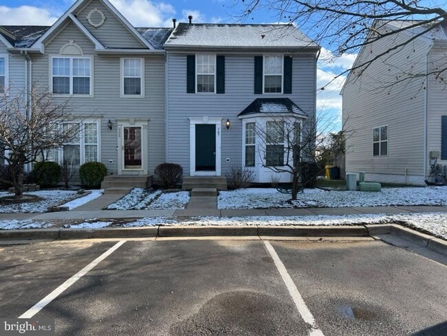 Photo - Beautiful and immaculate 3bd 2/2bth end of group townhome in Odenton
