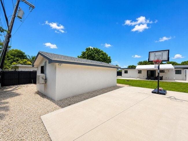 5350 NW 174th Dr