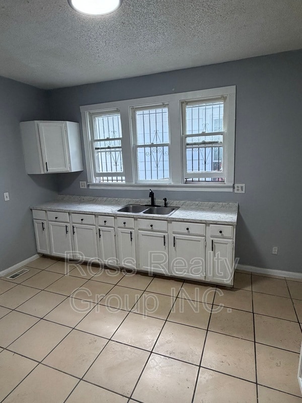 Photo - 1328 Moore St