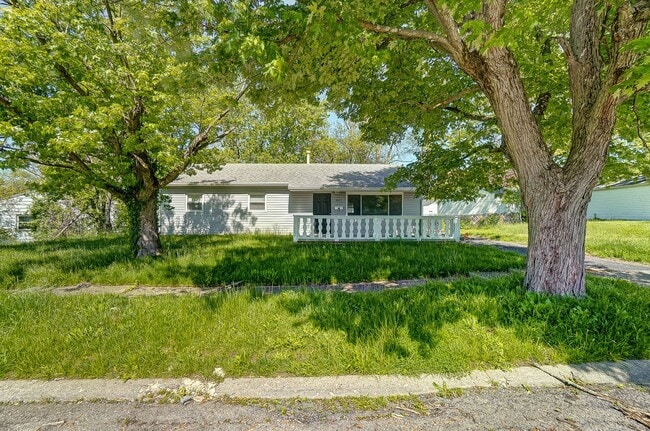 Photo - Three Bedroom with Driveway in Dayton!