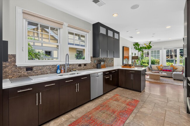 Photo - 2038 Dartmouth Pl