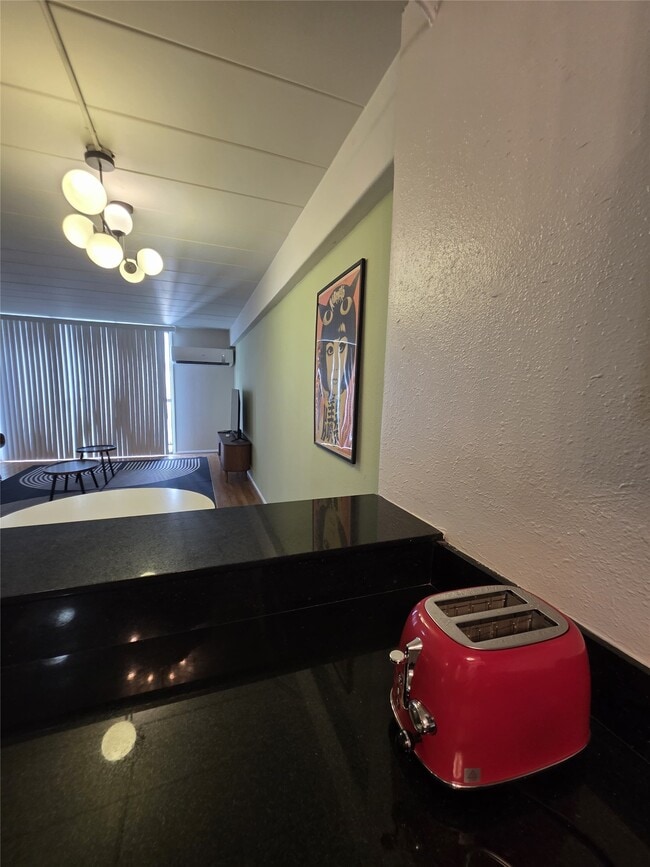 Building Photo - 5400 Memorial Dr Unit 607