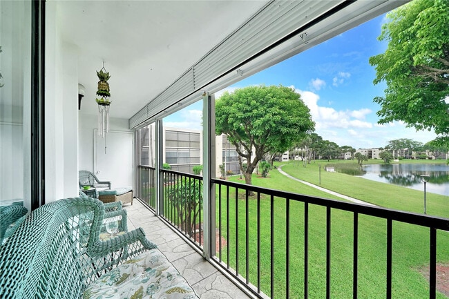 Building Photo - 5250 Las Verdes Cir Unit 212