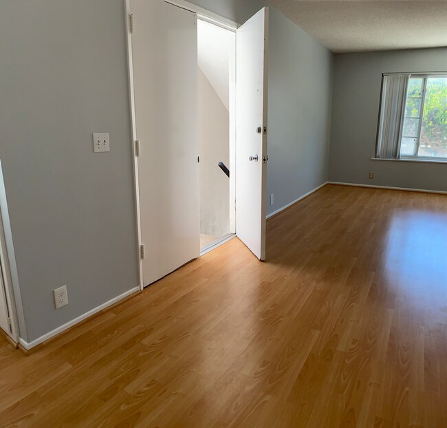 Photo - 312 E Bay Ave Unit B