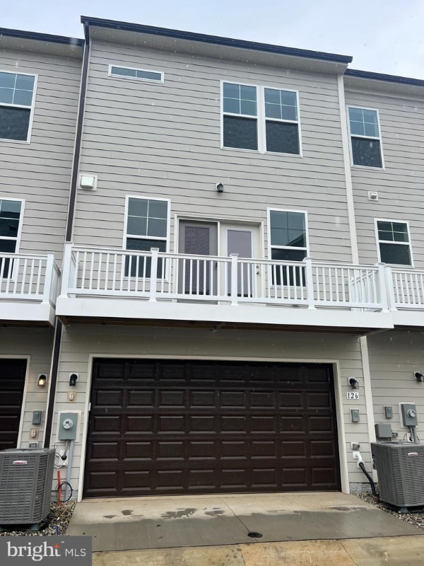 Photo - 126 Kinross Ln