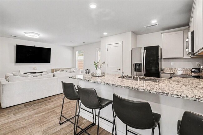 Photo - 3528 Station Dr