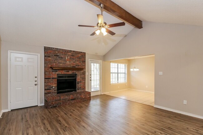 Photo - 217 Tanglewood St