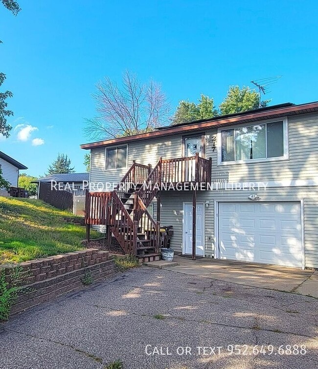 Building Photo - 217 9th St Rental
