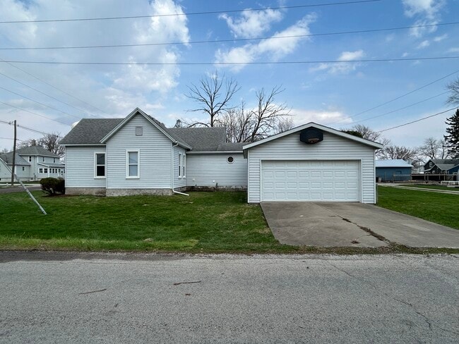 Photo - 211 W 2nd St