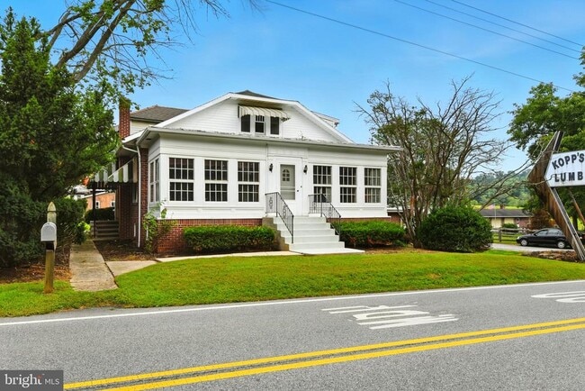 Building Photo - 4200 Main St Rental