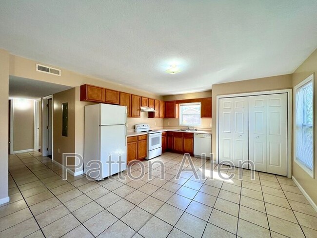 Photo - 8 Zell Ln Unit Apt C