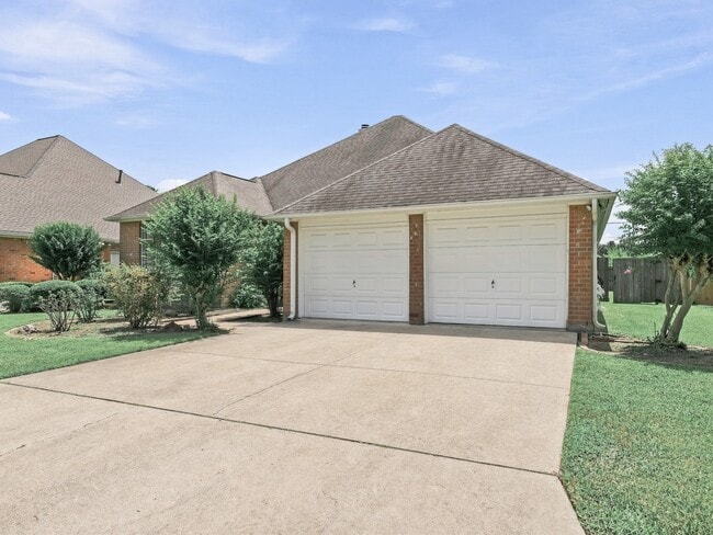 Photo - 2107 Ave K