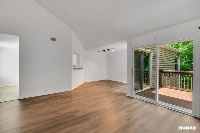 Building Photo - Charming 2BR Condo in Atlanta