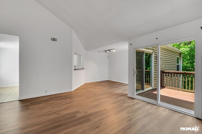 Building Photo - Charming 2BR Condo in Atlanta