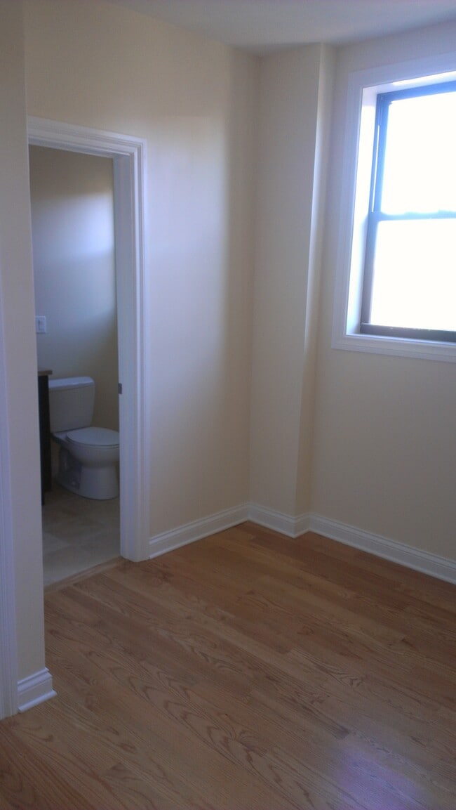 Photo - 1758 W Montrose Ave Unit 1