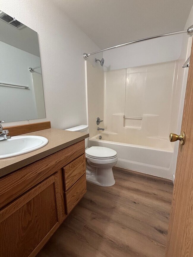 Photo - 1209 E 10th St Unit B