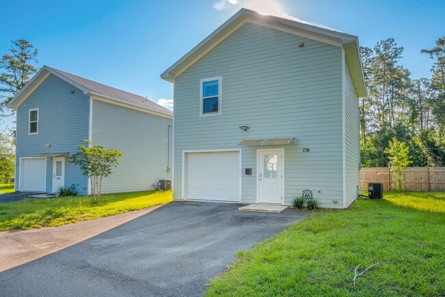 Building Photo - Modern Comfort Meets Prime Location — Styl... Rental