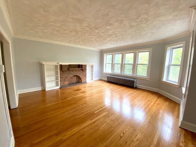 Building Photo - 7931 S Manistee Ave