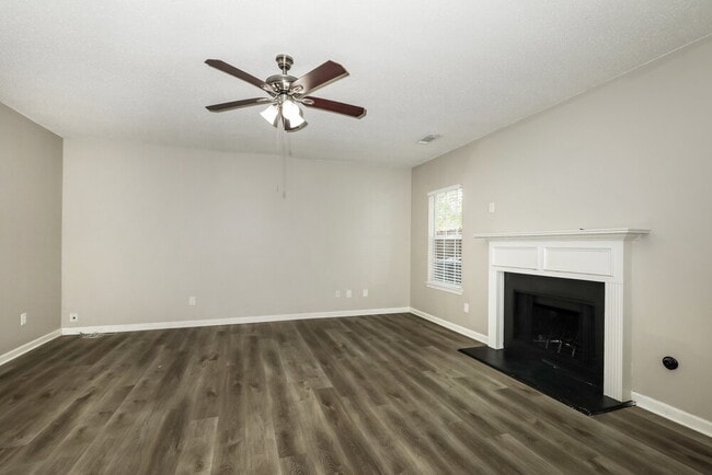 Photo - 936 Brisley Cir
