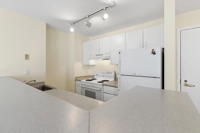 Photo - 534 Beacon St Unidad 301 Rental