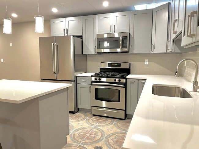 Open kitchen - 1305 N 22nd Ave Unit Apartment