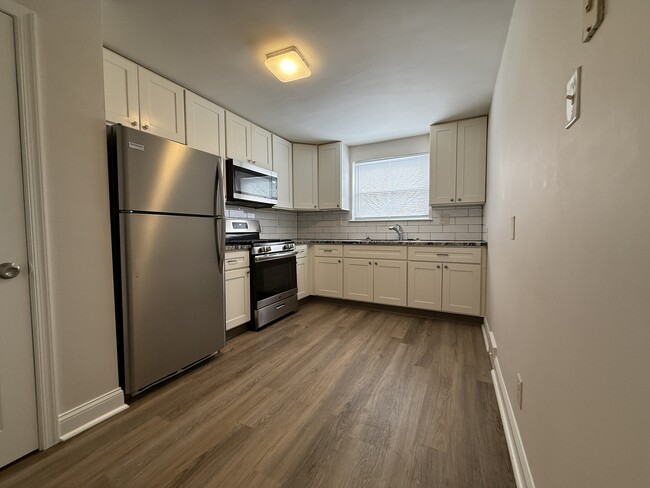 Upgraded Kitchen - 550 N Line St Unidad 5 Rental