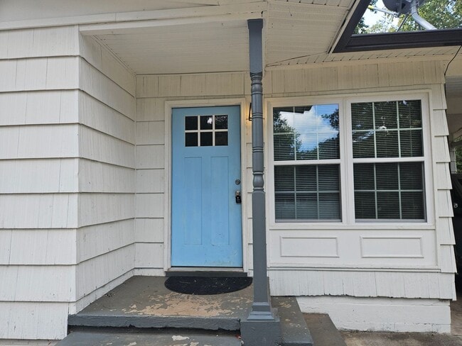 Photo - Renovated Marietta Bungalow Casa