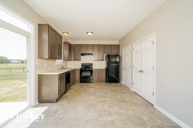 Photo - 7847 Danube St