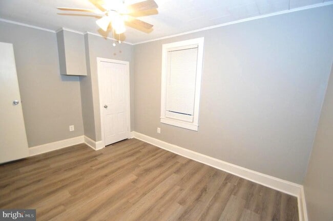 Photo - 374 Farnsworth Ave