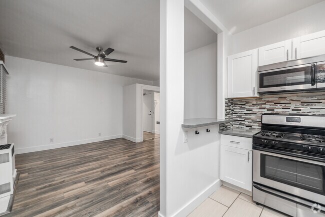 SStudio - 420SF - Kitchen