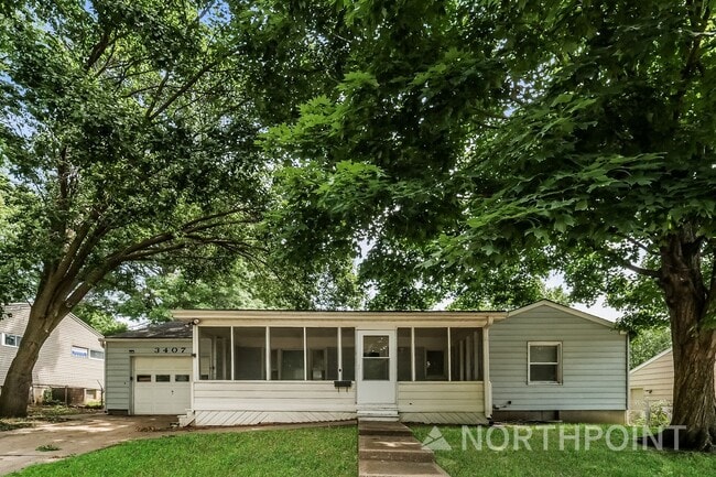 Building Photo - 3 BR/1.5BA | Newly Renovated Single Family Home | 1-Car Covered Parking | Gated backyard