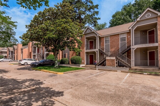 Building Photo - 2402 Sycamore Ave Unit A7