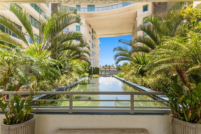 Building Photo - 6620 Indian Creek Dr Unit 214