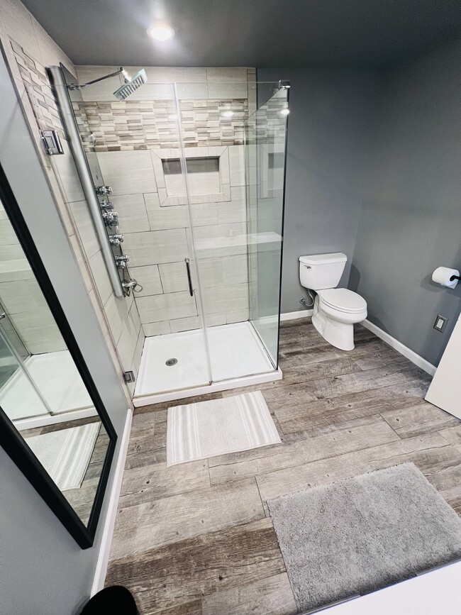 Photo - 5605 River Rd Unidad Modern Luxury with Scenic Views.