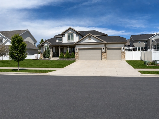 Photo - 744 W Ridgeline Dr