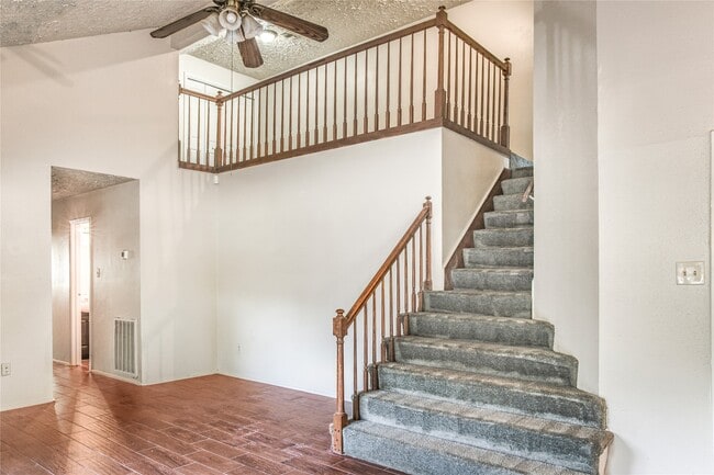 Photo - 10025 Rosbrook Dr