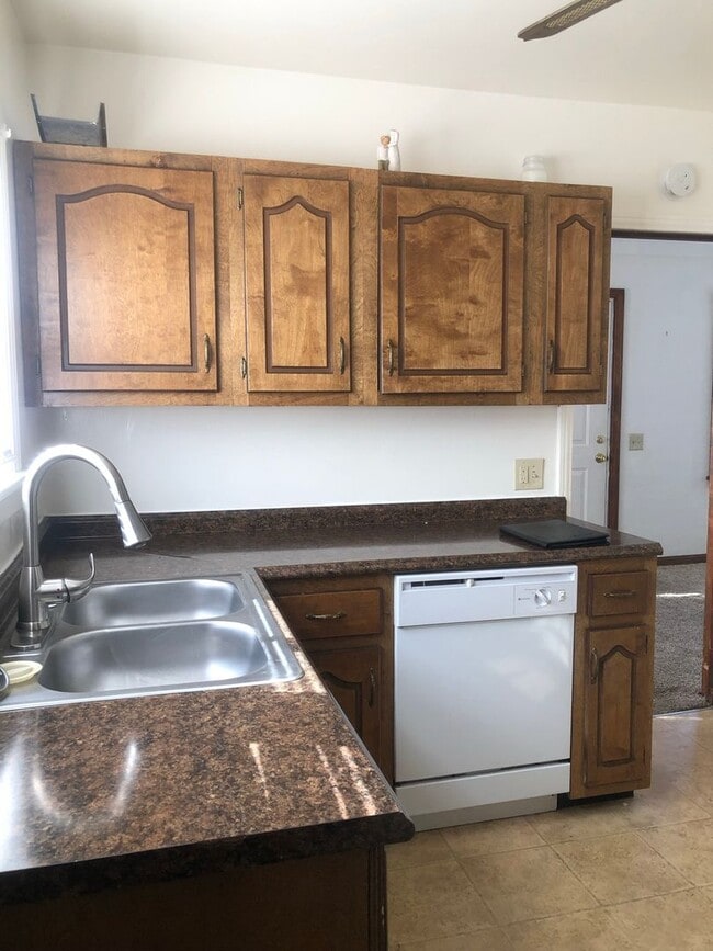 Photo - 555 Woodsdale Ave